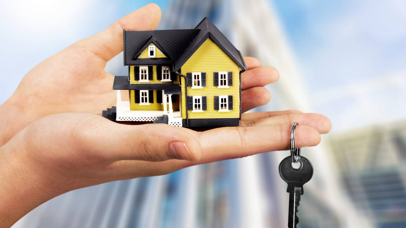 Luxury residential tower in Mumbai skyline